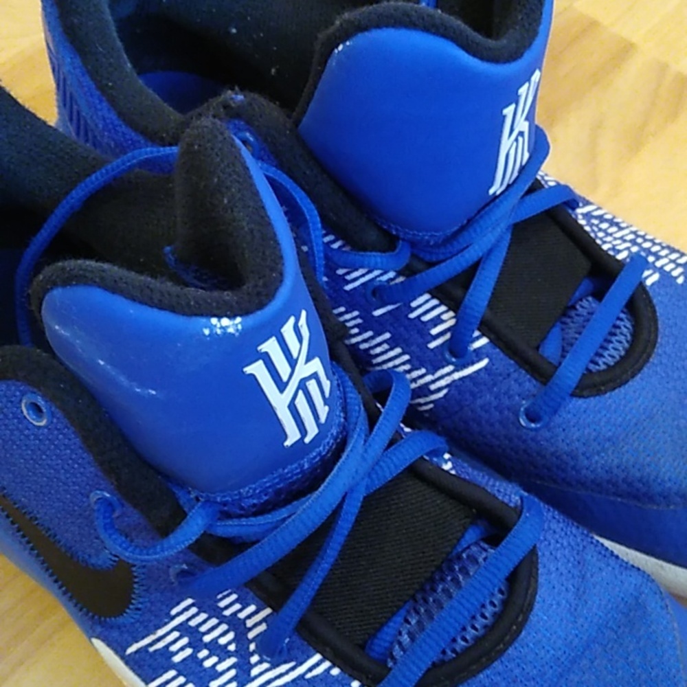 Nike Zoom Kyrie Flytrap 2 Athletic Shoes.Royal Blue & White, Black Swoosh Mens 8 - Picture 11 of 11
